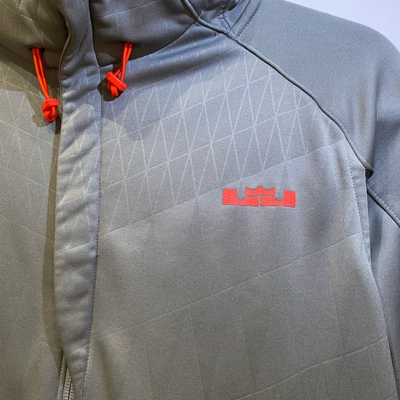 Nike Lebron Therma-Fit Sweater Zip Hoodie in Grey - Picture 14 of 16